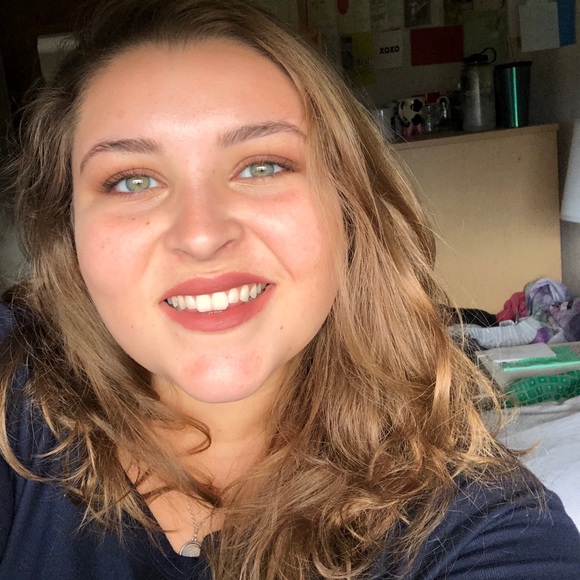 Meet your Posher, Chloe - Picture 1 of 1